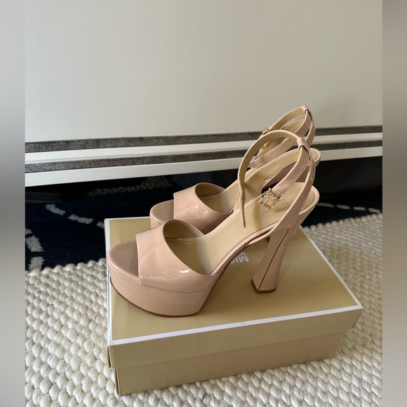 NEW in Box Michael Kors Jenson Platform Sandal Heels Open Toe Nude 6M Price FiRM - Picture 6 of 16